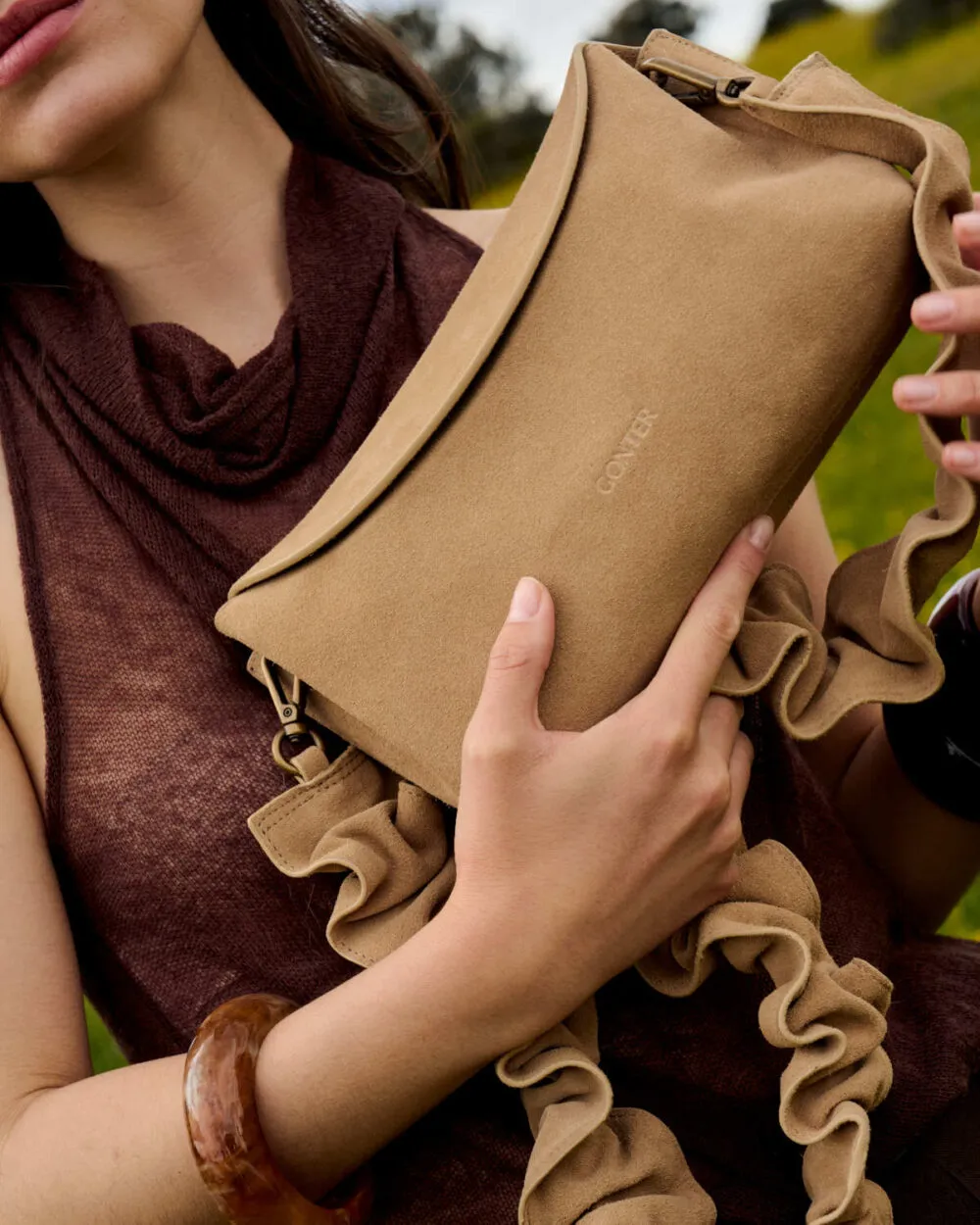 bolso gonter edicion 29003 serraje nuez 01